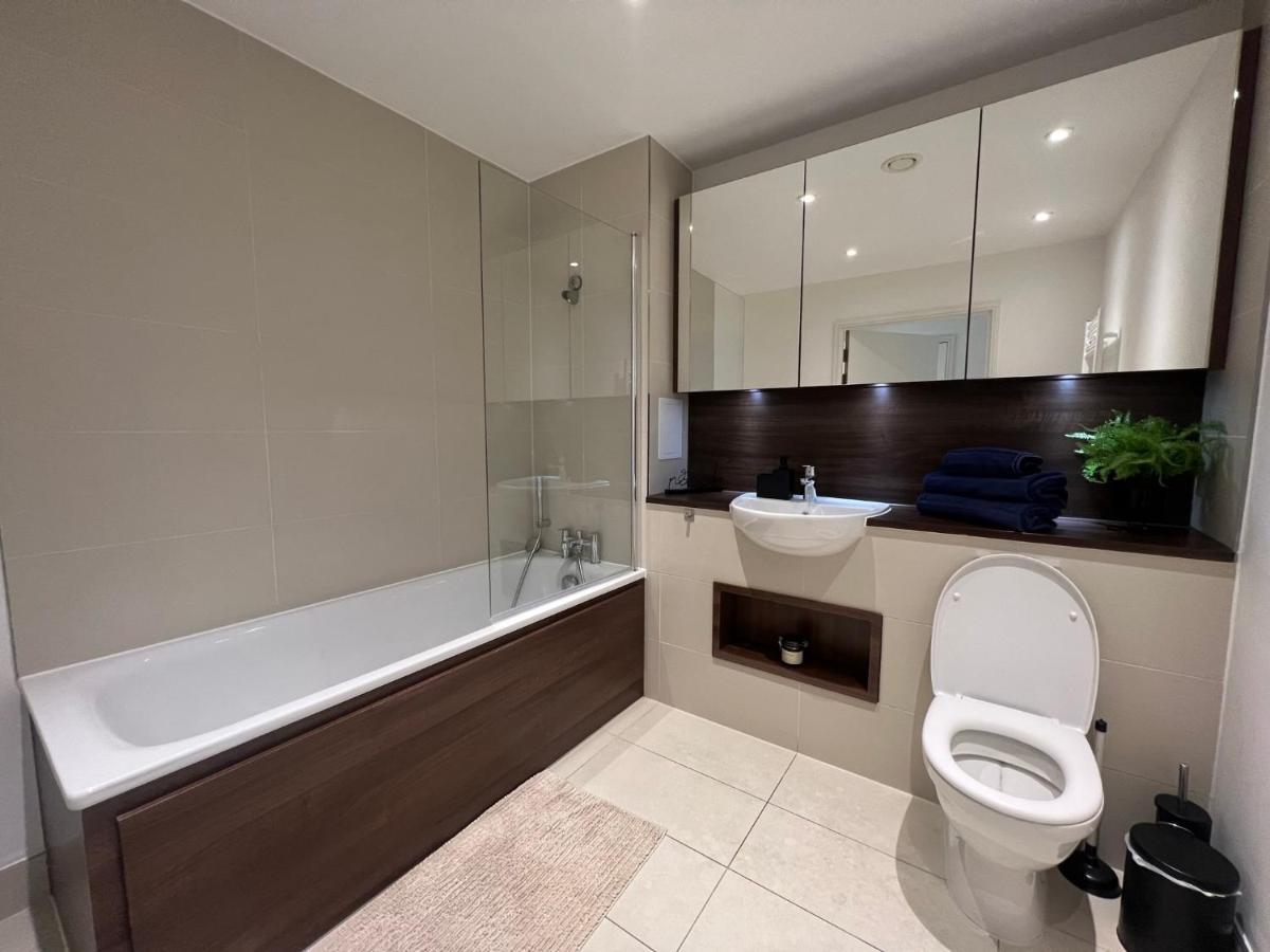 Modern 2Br 2Ba Apt Wparking Sleeps 6 Comfortably 런던 외부 사진