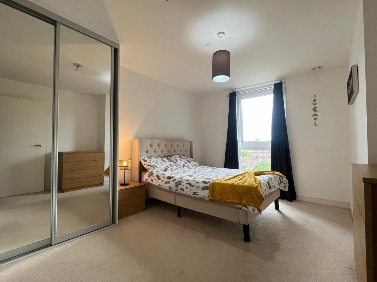 Modern 2Br 2Ba Apt Wparking Sleeps 6 Comfortably 런던 외부 사진